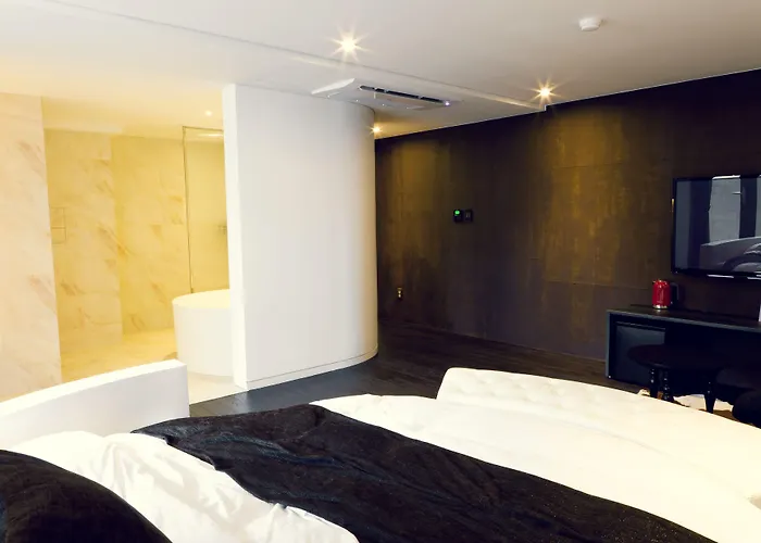 Amare Hotel 2*